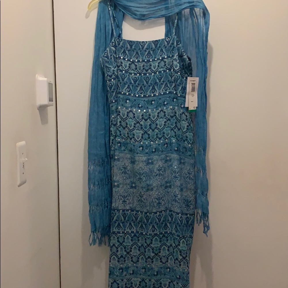 Dress - Picture 3 of 4